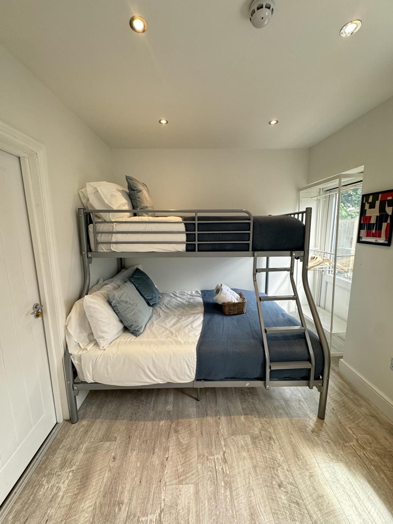 En-suite Bedroom For Up To 4! Sofa Bed - Near Stratford Casa de hóspedes Londres