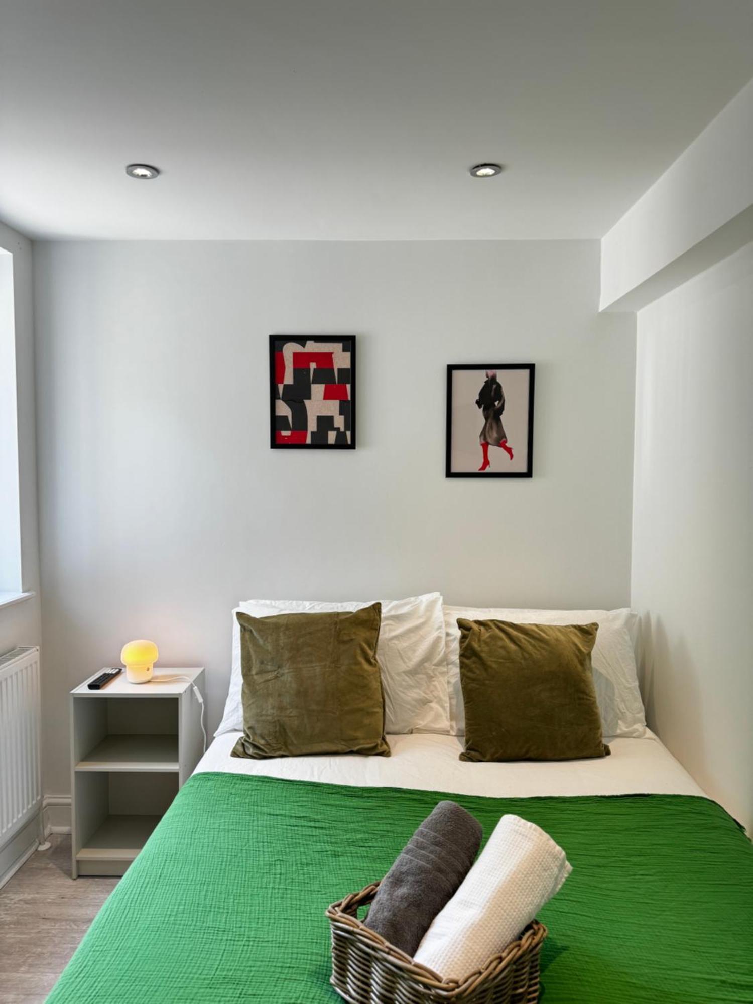 En-suite Bedroom For Up To 4! Sofa Bed - Near Stratford Casa de hóspedes